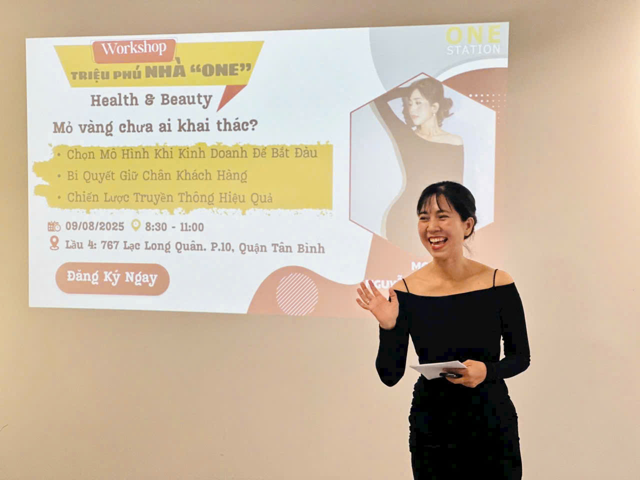 Ánh Hồng trình bày tại workshop ONE STATION